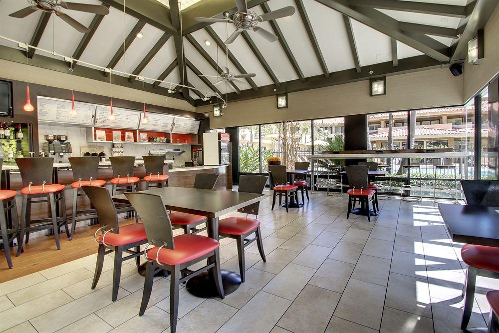 Courtyard By Marriott San Diego Del Mar/Солана Бич Экстерьер фото