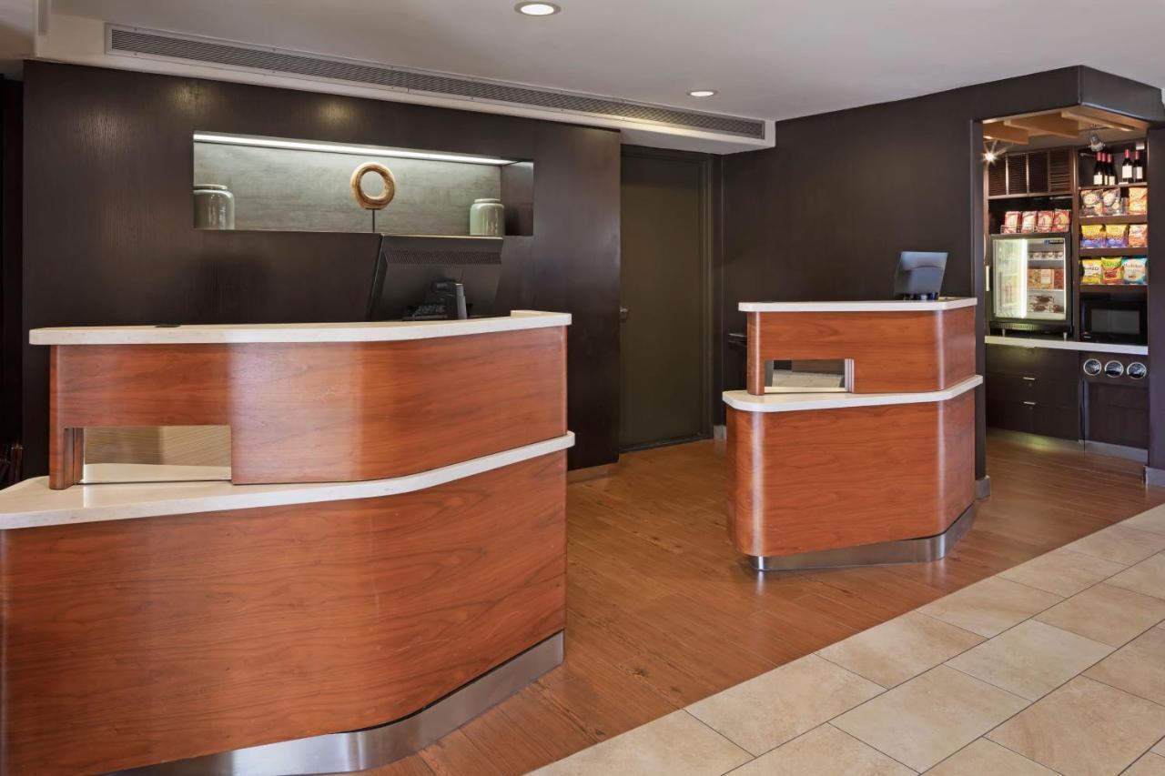 Courtyard By Marriott San Diego Del Mar/Солана Бич Экстерьер фото