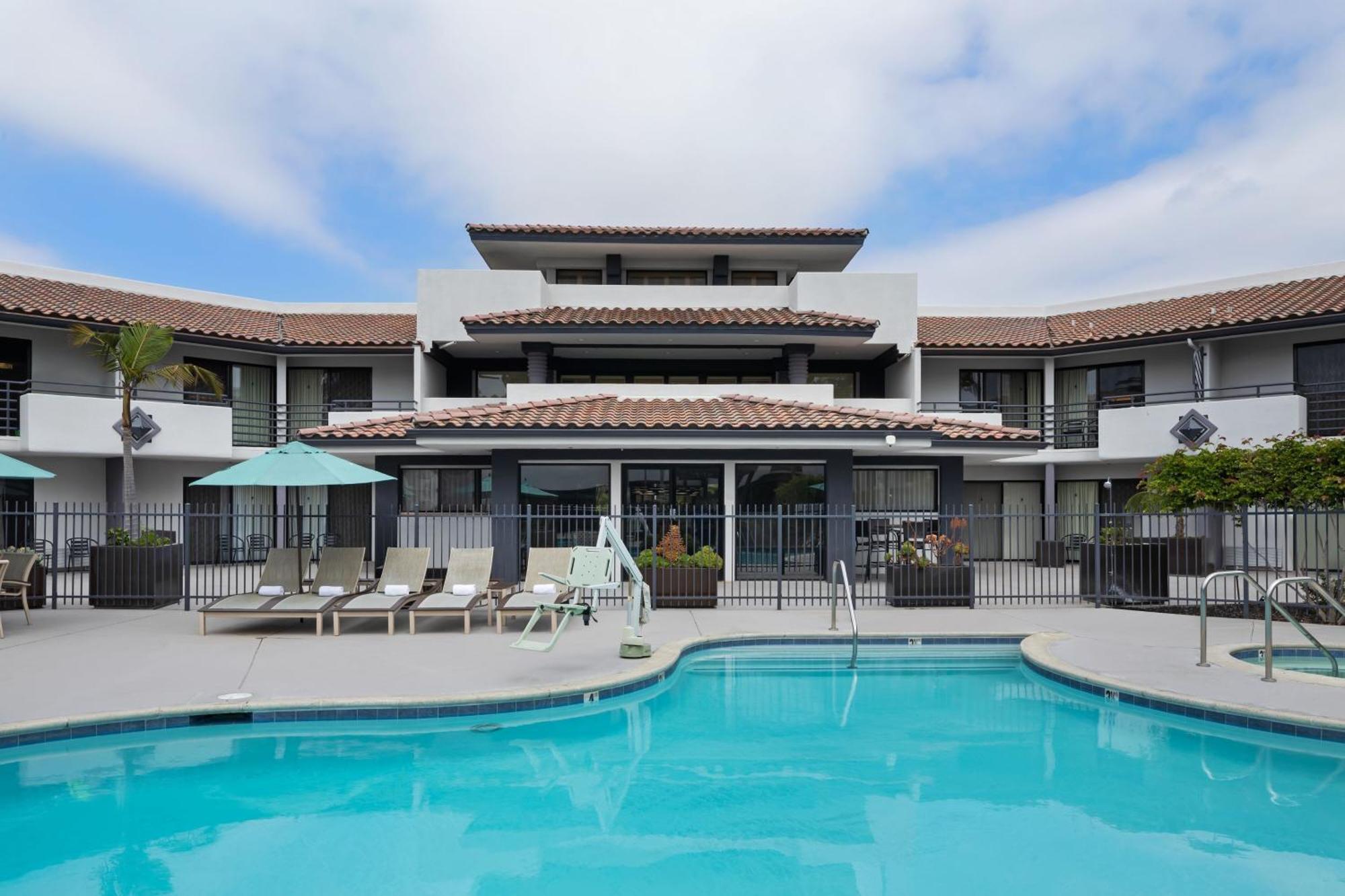 Courtyard By Marriott San Diego Del Mar/Солана Бич Экстерьер фото