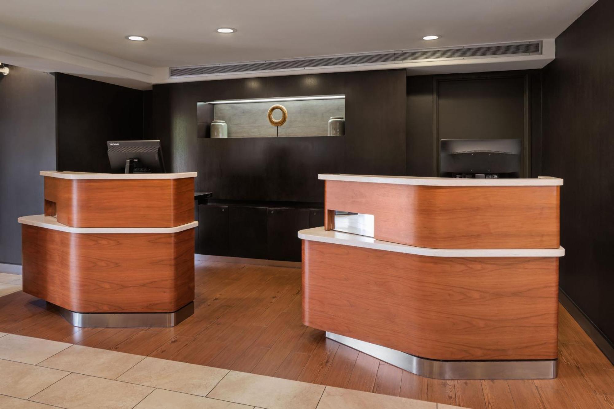 Courtyard By Marriott San Diego Del Mar/Солана Бич Экстерьер фото